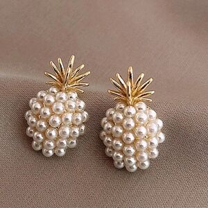 **CHASIDY* Pearl x Pineapple Fashion Stud Earrings